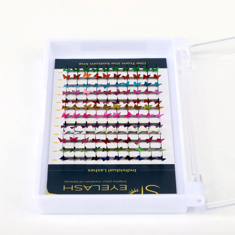 Migliora il tuo gioco di stile con ciglia finte dai colori vivaci!